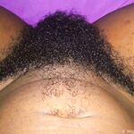 Chatte poilue et gros seins