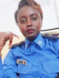 Policière lesbienne du cameroun