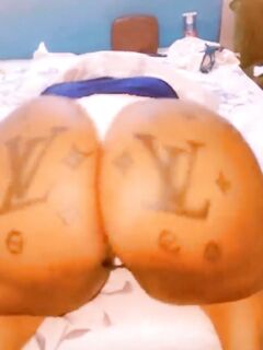 Aicha gros cui tatoué