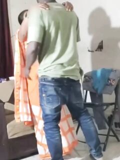 Un Nigérian qui défonce tout sur une bombe indienne indian N