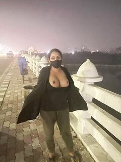 Femmes indiennes nues en public